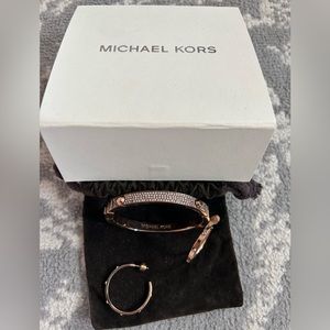 Michael Kors rose gold bracelet. Missing one crystal not very noticeable see pic